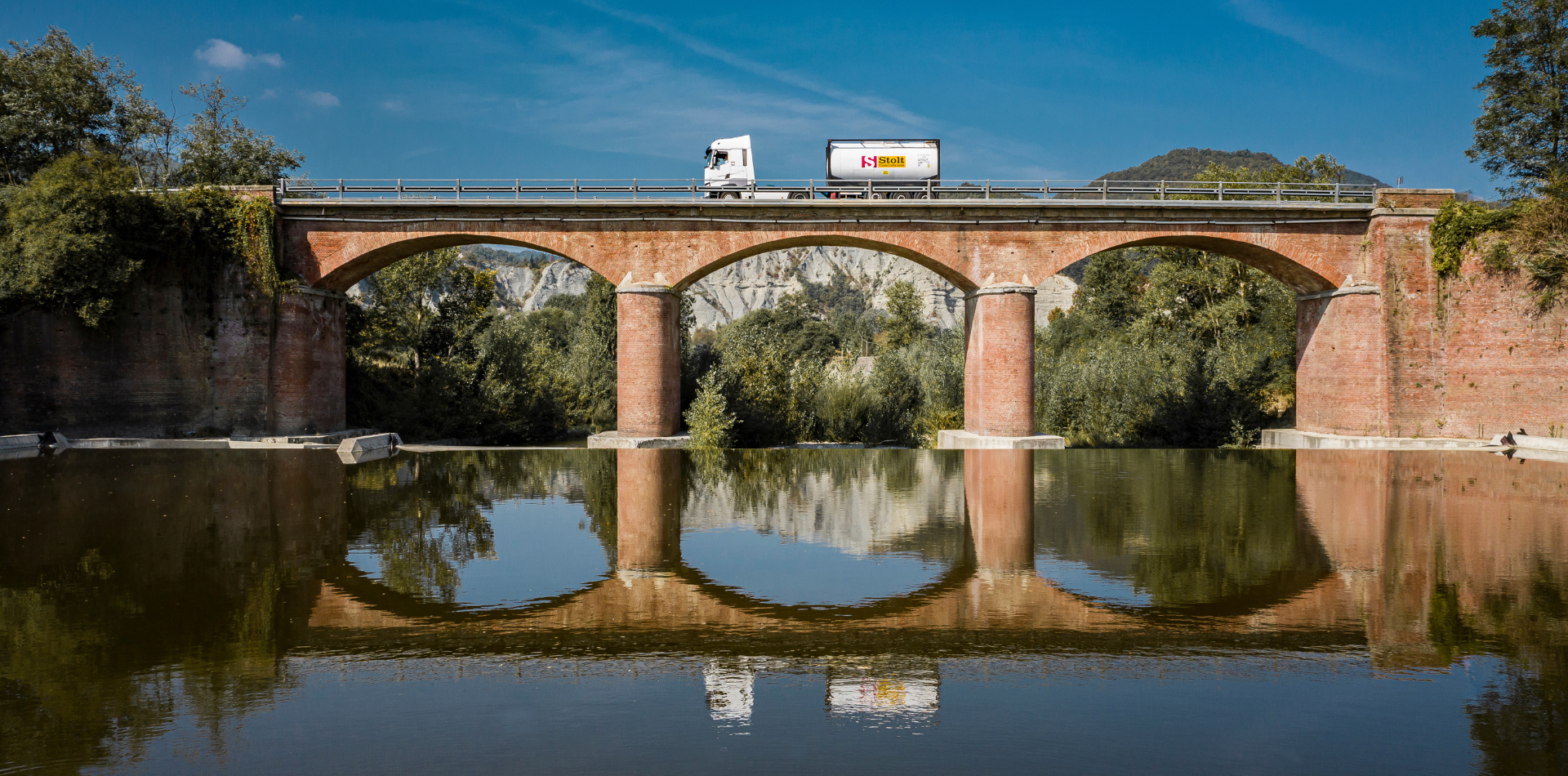 Your global logistics provider with local service