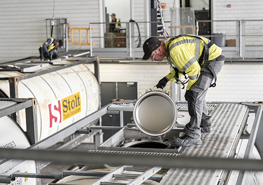 Stolt Tank Container expert inspecting a tank container Expert inspecting Tank Container