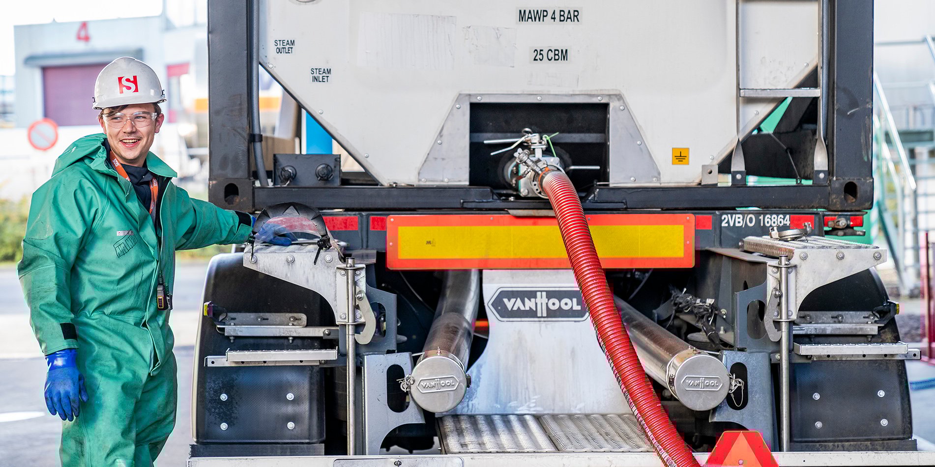 Safely Transporting Bulk Liquids Our Commitment to Excellence